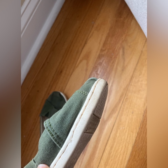 TOMS Size 6 Little Kids Green Canvas Shoes - Picture 6 of 11